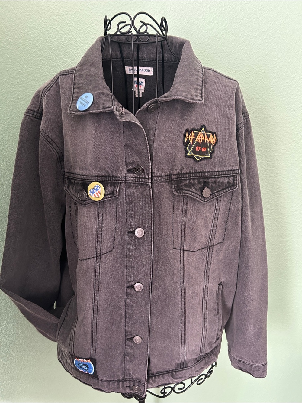 Two pieceJunk Food Clothing Faded Def Lepard /Gray Denim Jean Jacket M Tshirt L